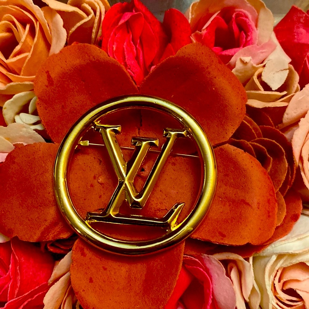 Large VL brooch